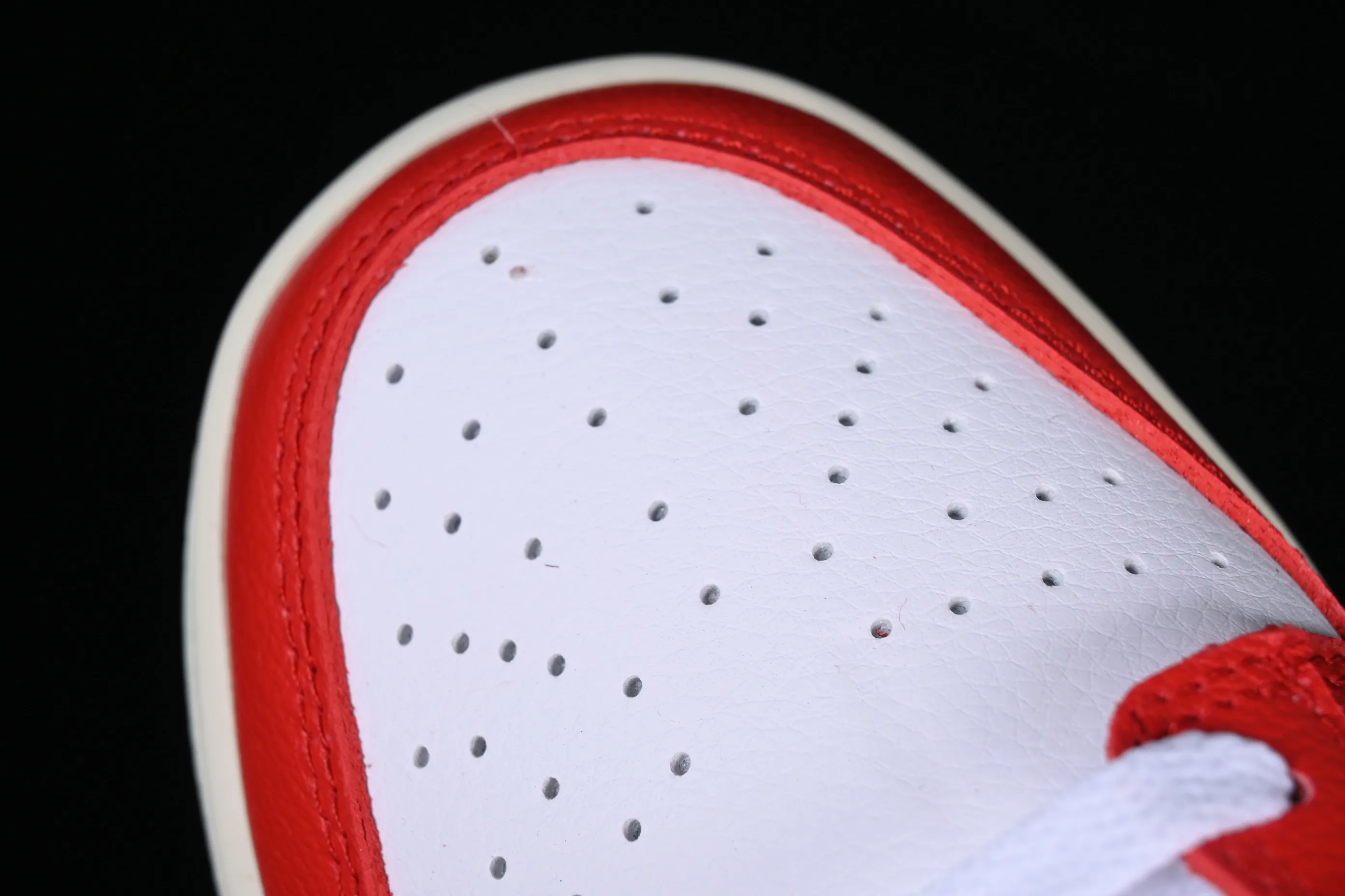 All Categories Nk SB Dunk Series Nk SB Dunk Low Low-top sneakers Cost-effective version Nk Dunk Low "Chicago Split" Chicago color matching SB low-top sports and leisure sneakers DZ2536-600
